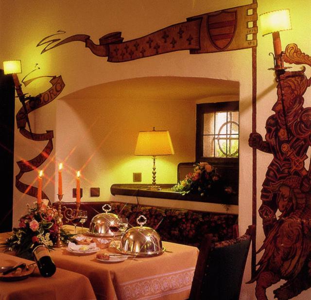 אטנדורן Hotel Und Restaurant Burg Schnellenberg מראה חיצוני תמונה