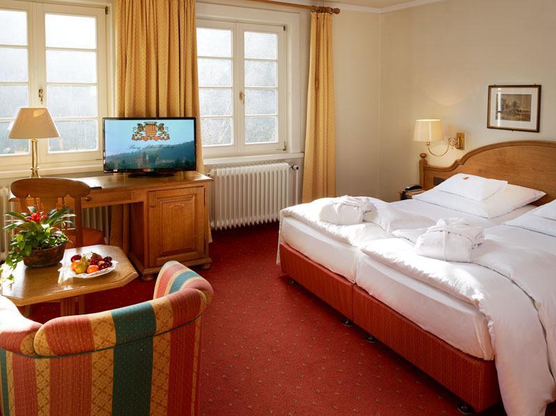 אטנדורן Hotel Und Restaurant Burg Schnellenberg מראה חיצוני תמונה