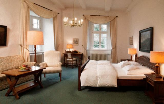 אטנדורן Hotel Und Restaurant Burg Schnellenberg מראה חיצוני תמונה