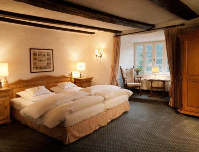 אטנדורן Hotel Und Restaurant Burg Schnellenberg מראה חיצוני תמונה