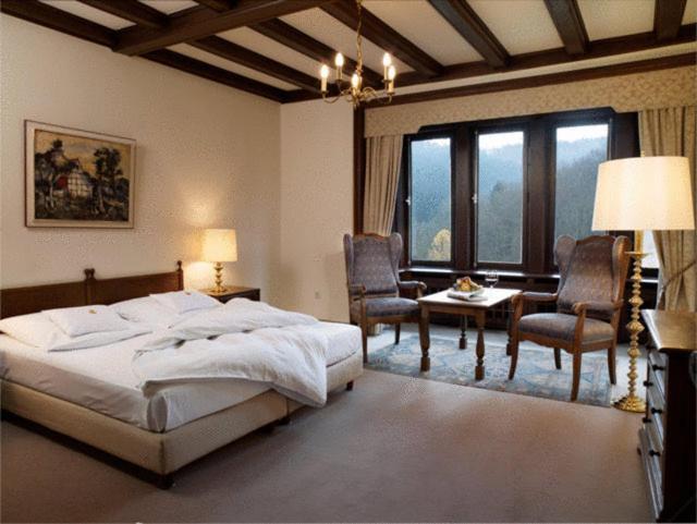 אטנדורן Hotel Und Restaurant Burg Schnellenberg מראה חיצוני תמונה