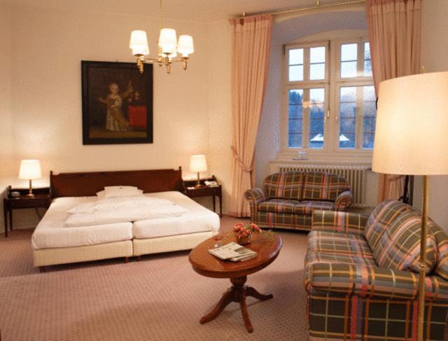 אטנדורן Hotel Und Restaurant Burg Schnellenberg מראה חיצוני תמונה