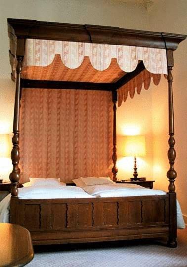 אטנדורן Hotel Und Restaurant Burg Schnellenberg מראה חיצוני תמונה