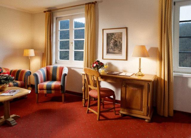 אטנדורן Hotel Und Restaurant Burg Schnellenberg מראה חיצוני תמונה