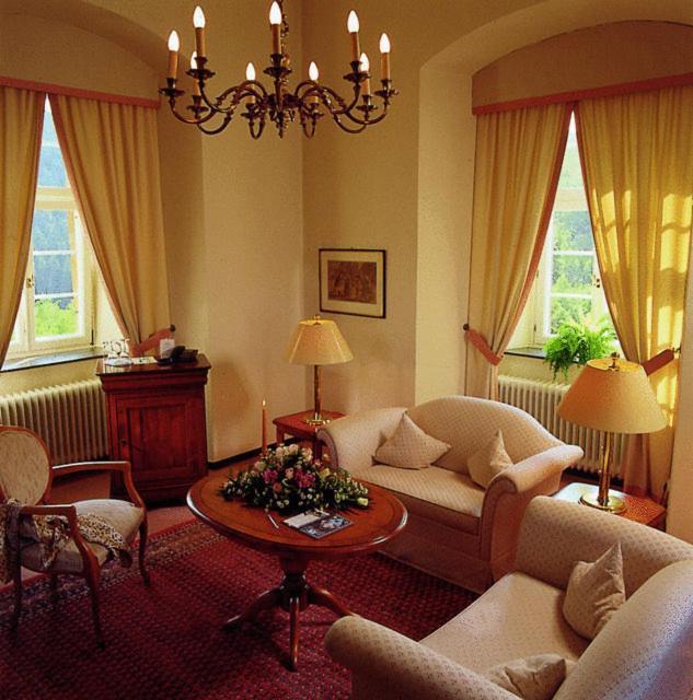 אטנדורן Hotel Und Restaurant Burg Schnellenberg מראה חיצוני תמונה
