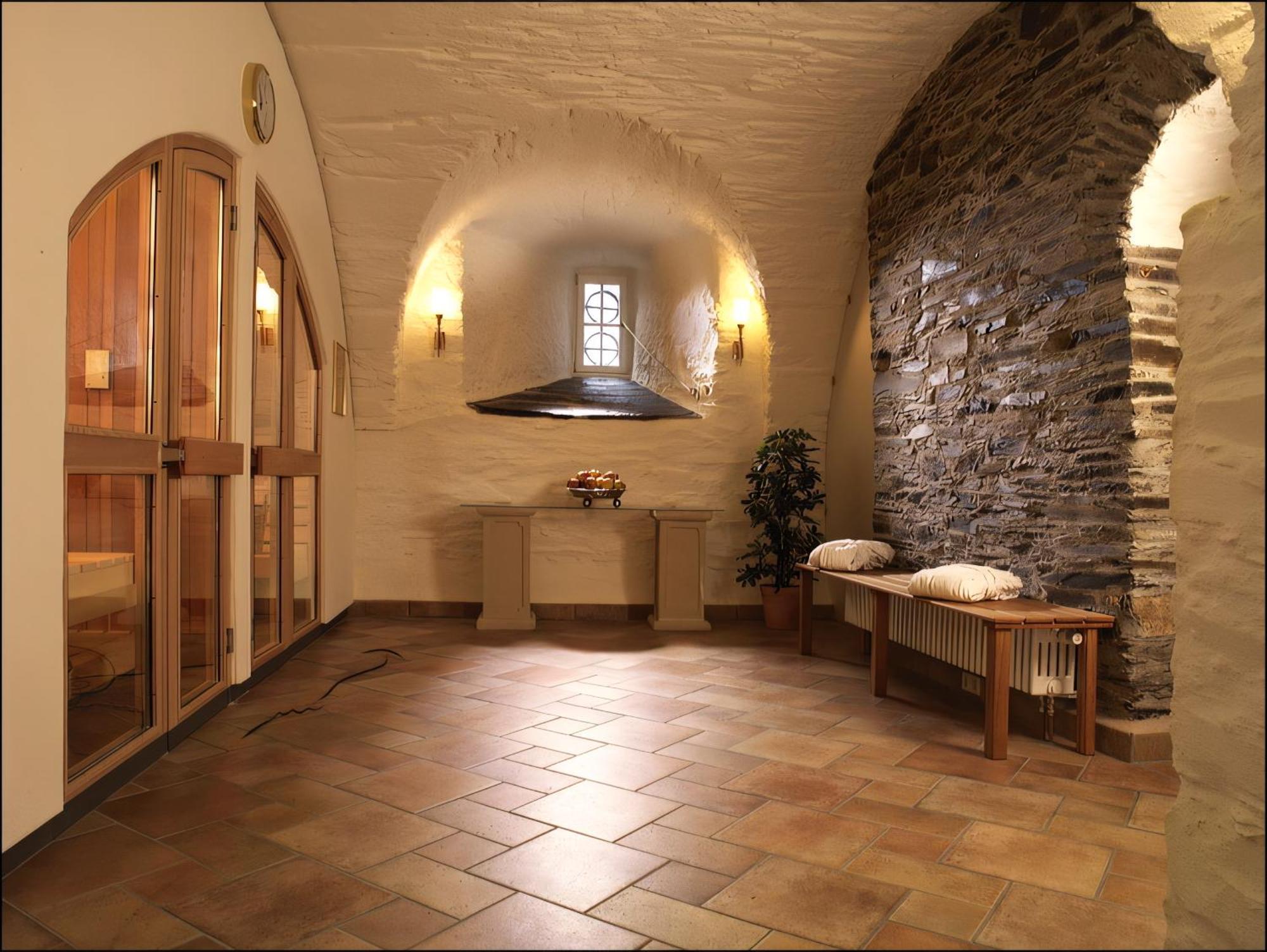 אטנדורן Hotel Und Restaurant Burg Schnellenberg מראה חיצוני תמונה