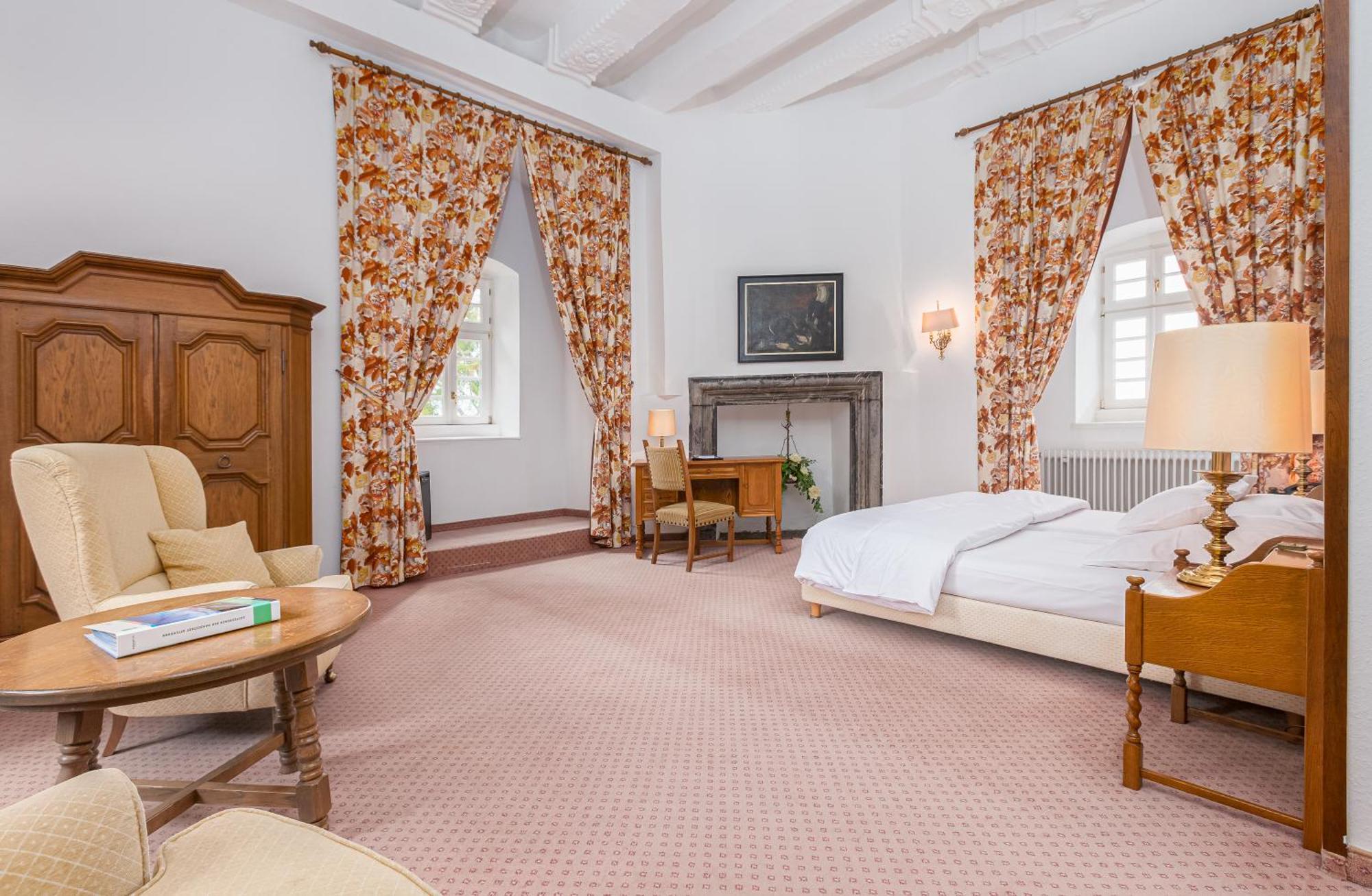 אטנדורן Hotel Und Restaurant Burg Schnellenberg מראה חיצוני תמונה