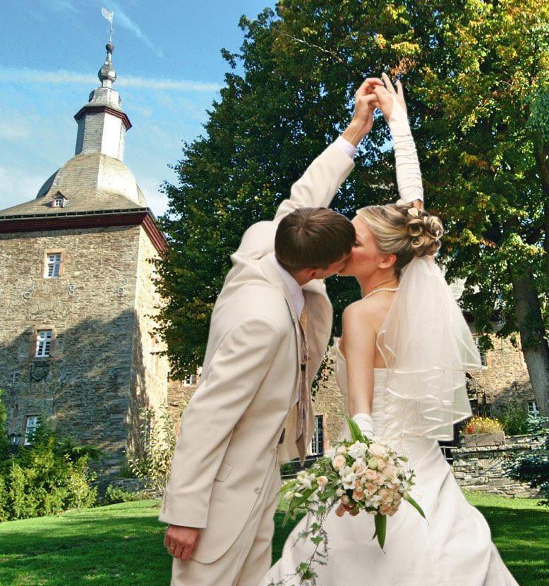 אטנדורן Hotel Und Restaurant Burg Schnellenberg מראה חיצוני תמונה