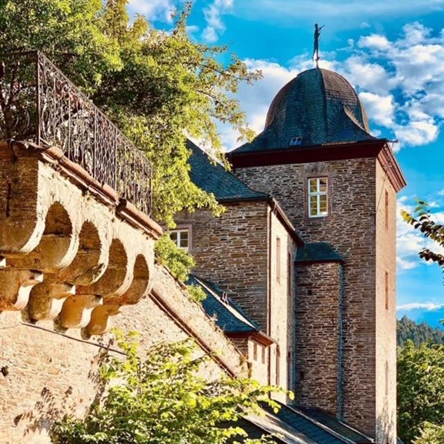 אטנדורן Hotel Und Restaurant Burg Schnellenberg מראה חיצוני תמונה