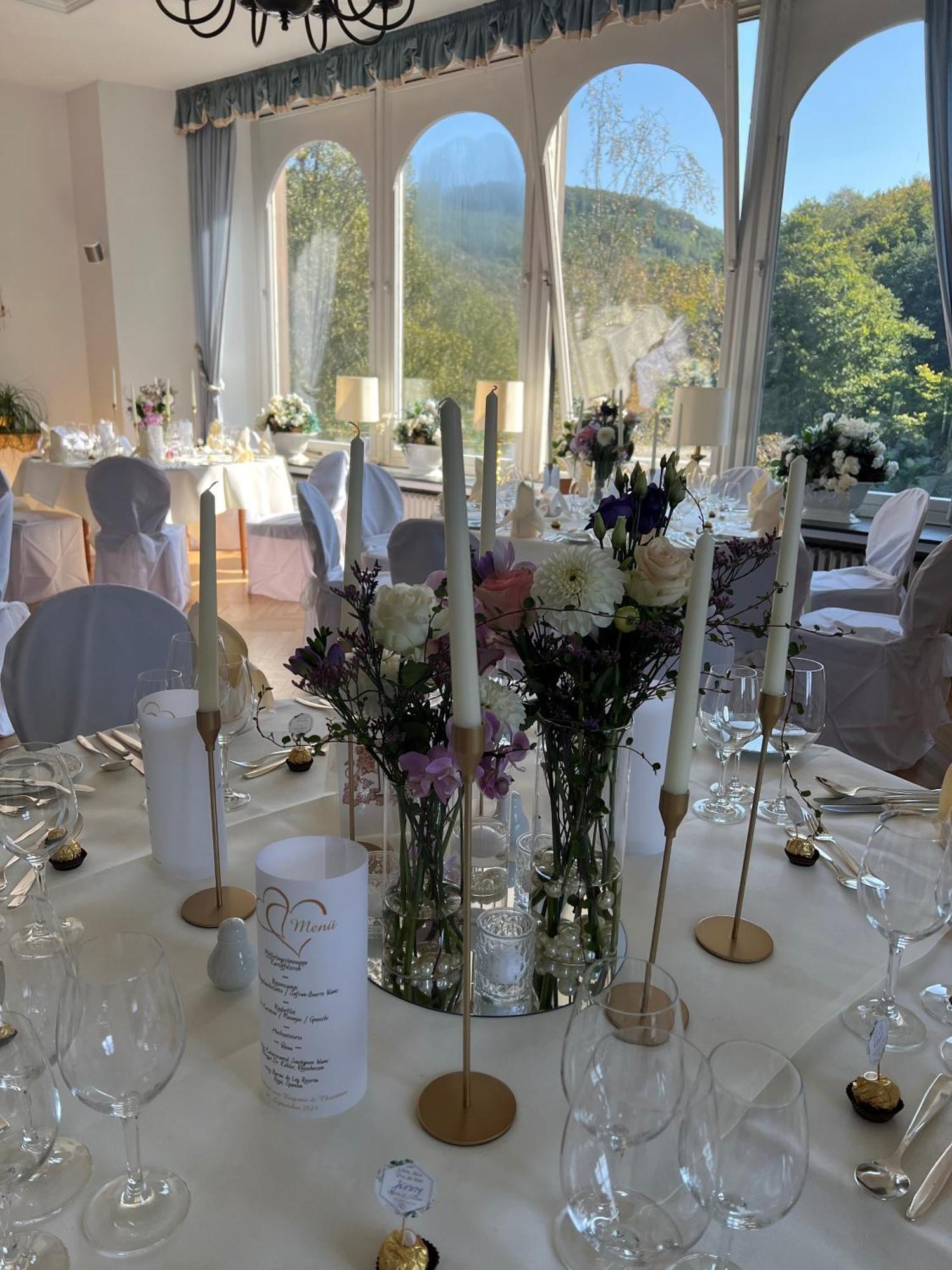 אטנדורן Hotel Und Restaurant Burg Schnellenberg מראה חיצוני תמונה