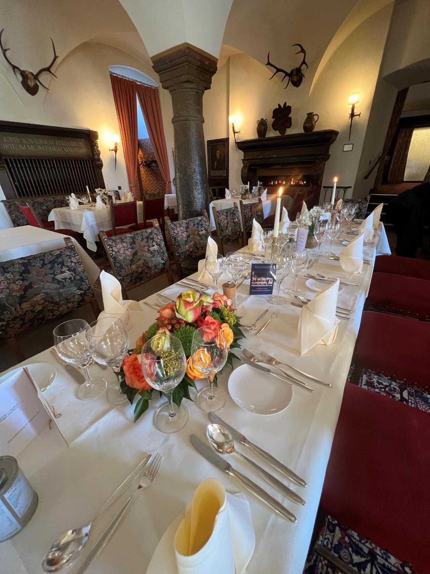 אטנדורן Hotel Und Restaurant Burg Schnellenberg מראה חיצוני תמונה