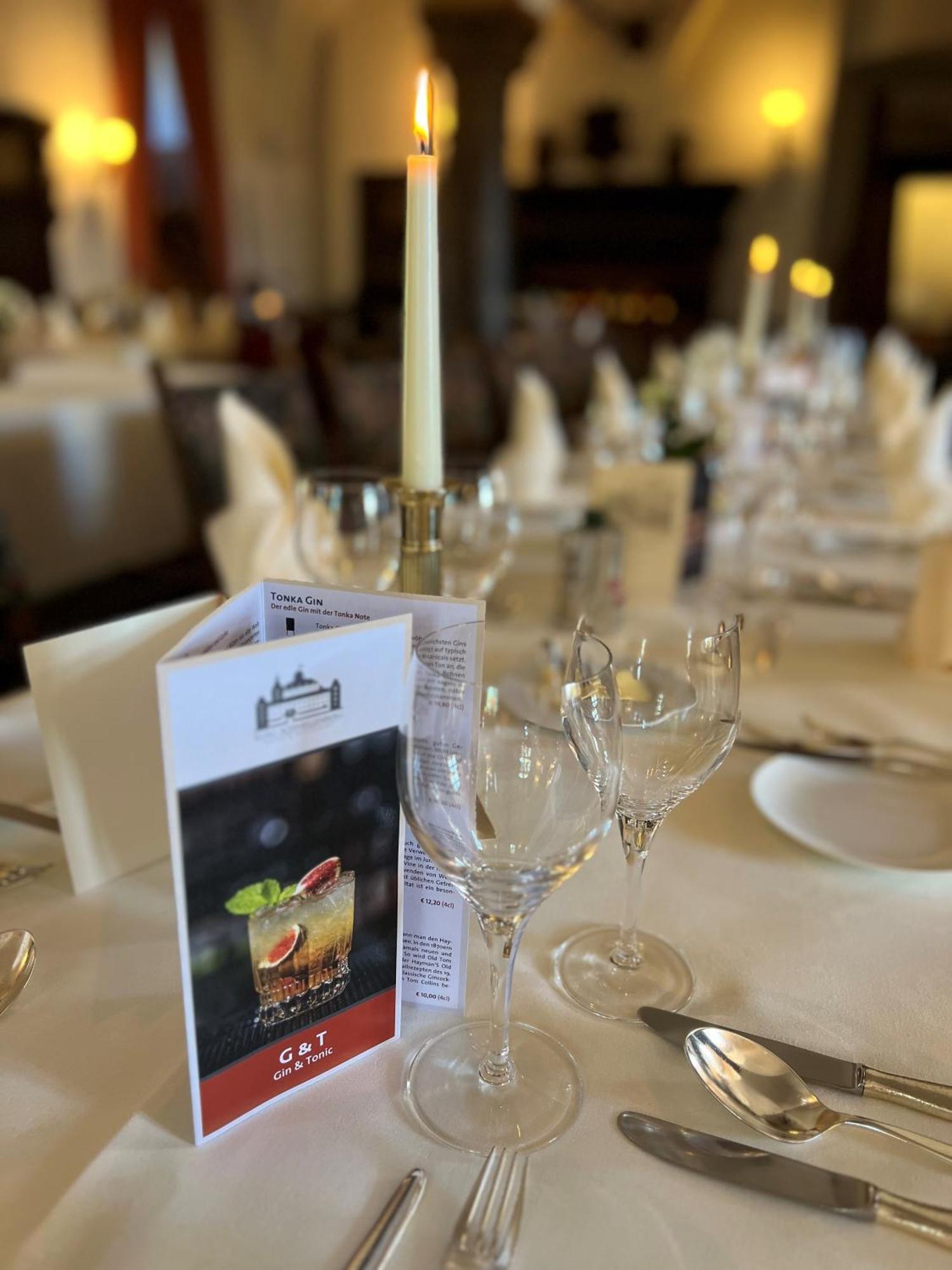אטנדורן Hotel Und Restaurant Burg Schnellenberg מראה חיצוני תמונה