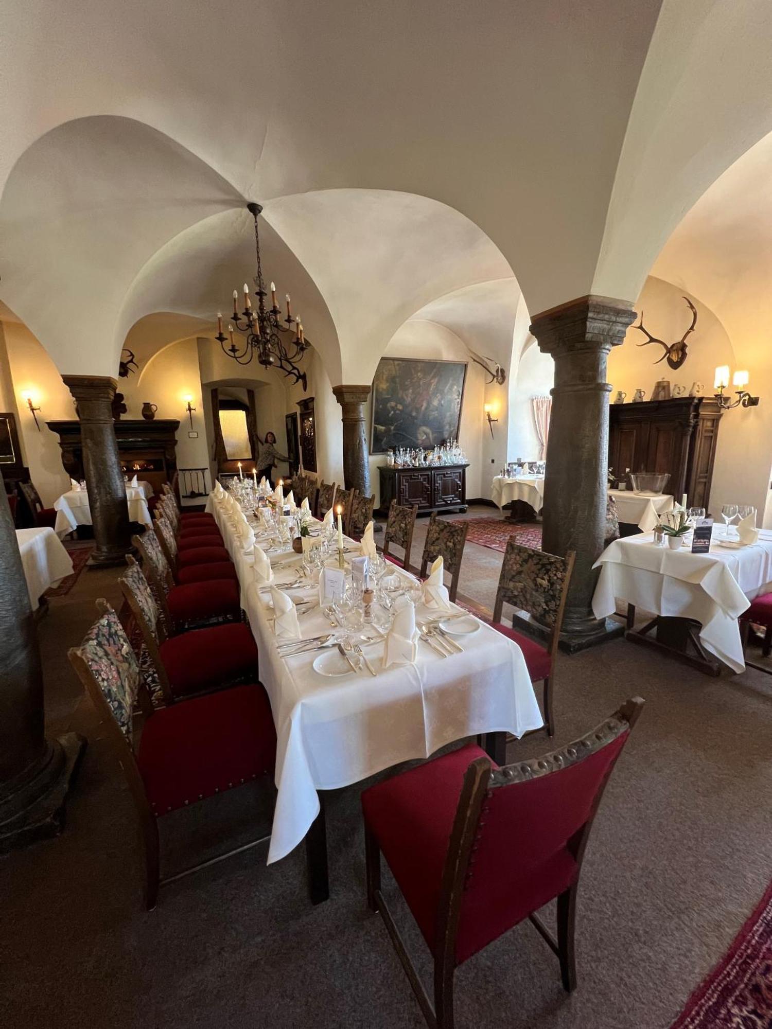 אטנדורן Hotel Und Restaurant Burg Schnellenberg מראה חיצוני תמונה